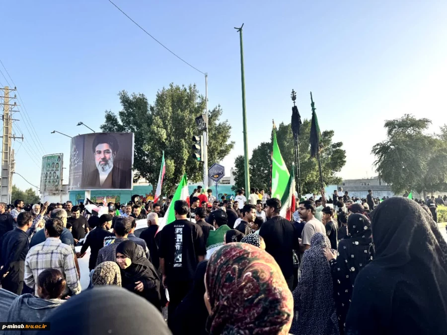 برگزاری مراسم علم گردانی در اربعین رهبر شهید و شهدای دانش آموز مدرسه شجره طیبه میناب 3